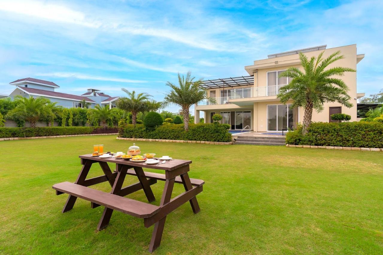 Stayvista At Blanc Belle With Outdoor Pool Sohna Dış mekan fotoğraf